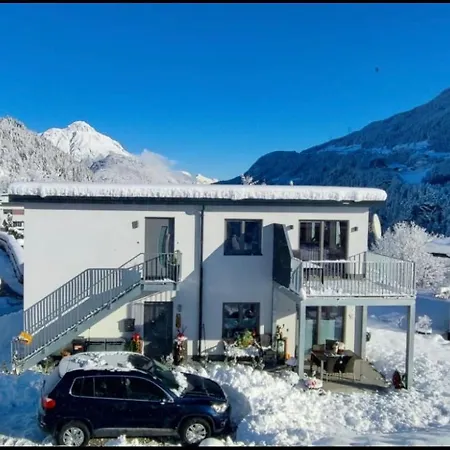 Bergglueck Apartament *